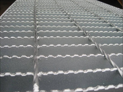 應(yīng)該如何判斷齒形鋼格板的質(zhì)量？