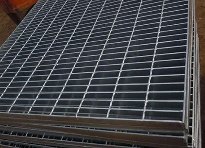 平臺(tái)鋼格板出現(xiàn)裂紋的原因